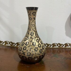 Black and gold brass flower vase